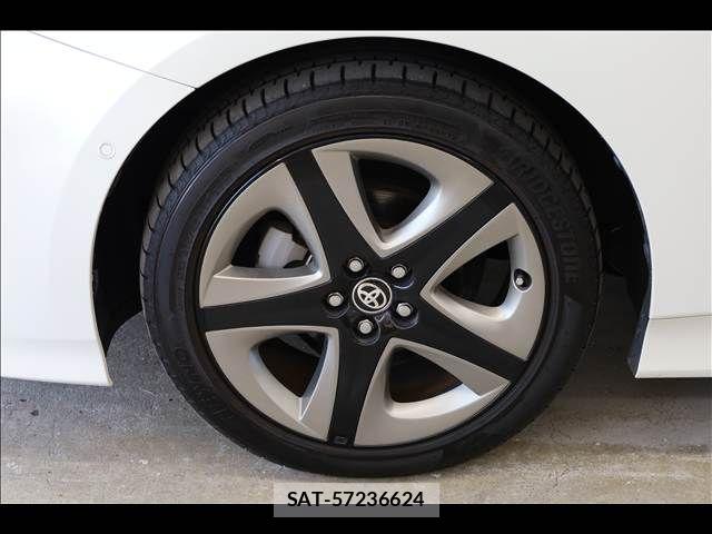 Toyota PRIUS 2019-04 7223764-12