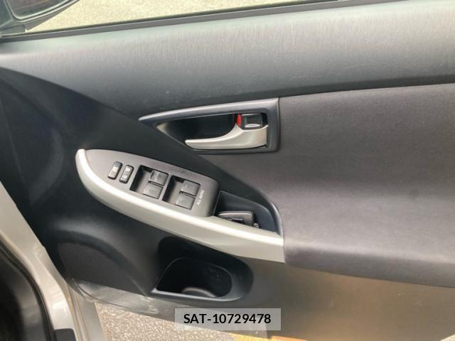 Toyota PRIUS 2013-06 7223662-12