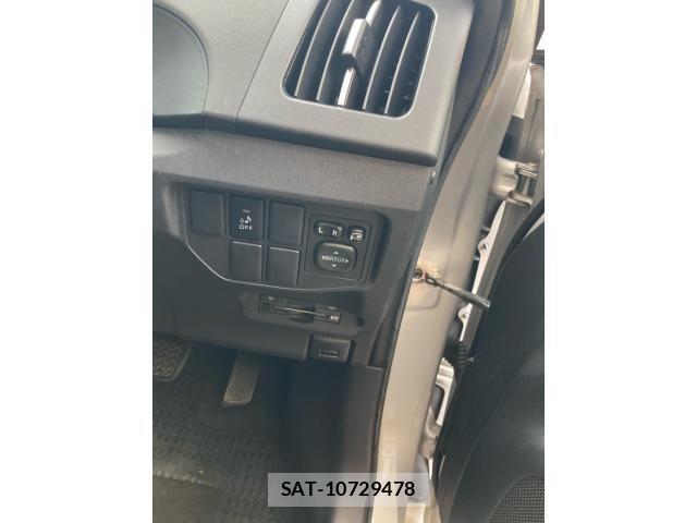 Toyota PRIUS 2013-06 7223662-15