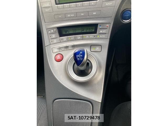 Toyota PRIUS 2013-06 7223662-18