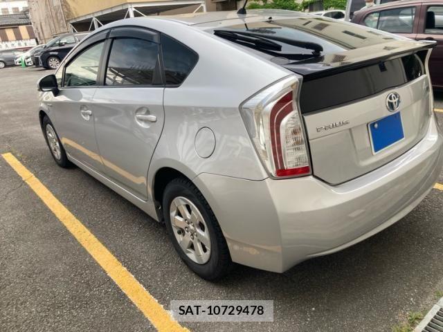 Toyota PRIUS 2013-06 7223662-6