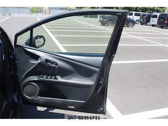Toyota PRIUS 2020-10 7215542-21