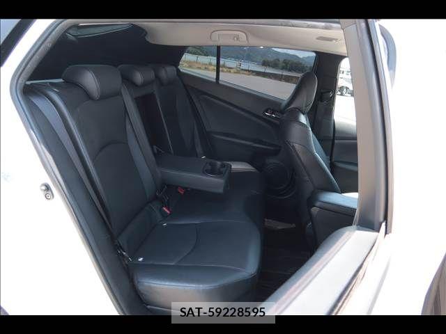 Toyota PRIUS 2017-07 7223716-15