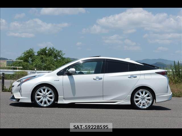 Toyota PRIUS 2017-07 7223716-2