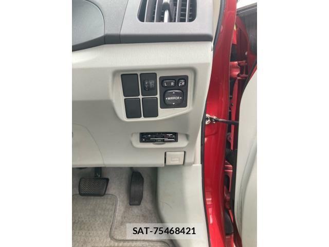 Toyota PRIUS 2011-08 7223637-16