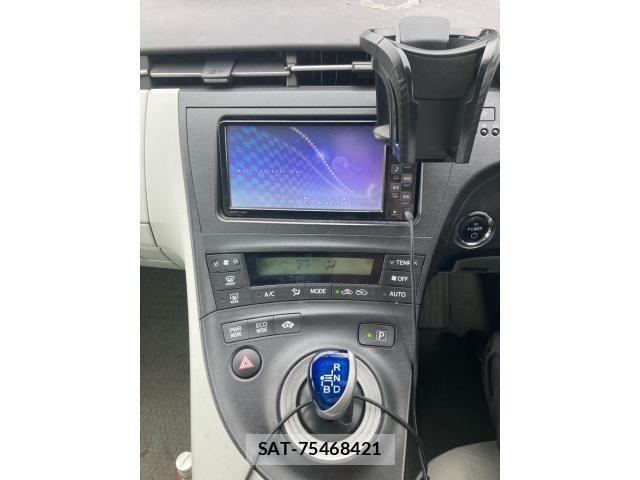 Toyota PRIUS 2011-08 7223637-17