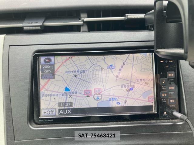 Toyota PRIUS 2011-08 7223637-18