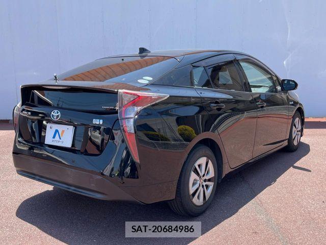 Toyota PRIUS 2017-06 7217153-16