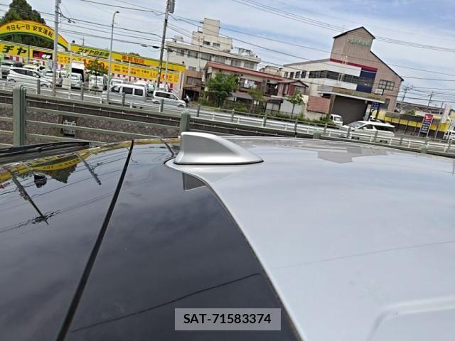 Toyota PRIUS 2019-05 7223766-10