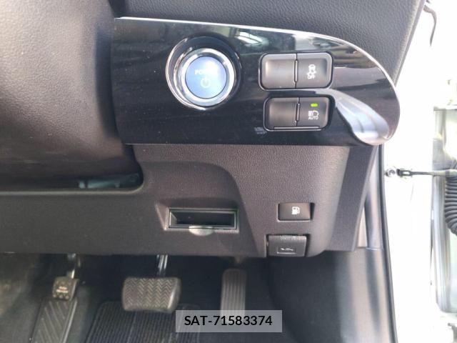 Toyota PRIUS 2019-05 7223766-16