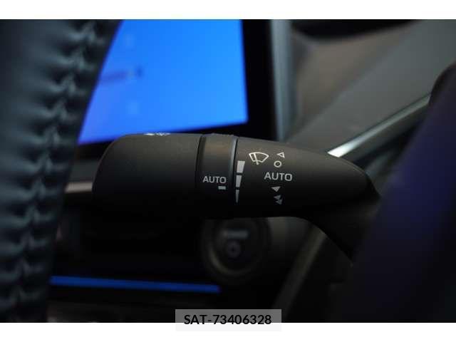 Toyota PRIUS 2023-10 7223825-13