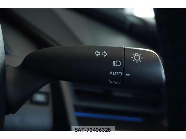Toyota PRIUS 2023-10 7223825-14
