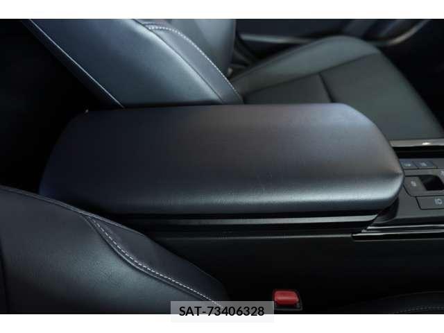 Toyota PRIUS 2023-10 7223825-26