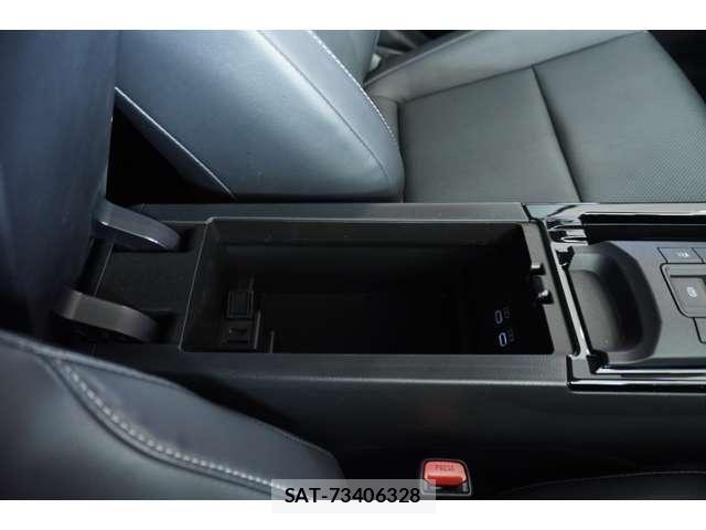 Toyota PRIUS 2023-10 7223825-27