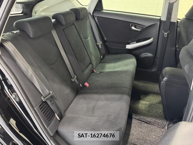 Toyota PRIUS 2013-10 7223673-10