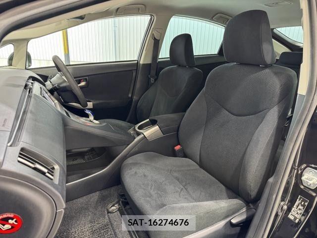 Toyota PRIUS 2013-10 7223673-11