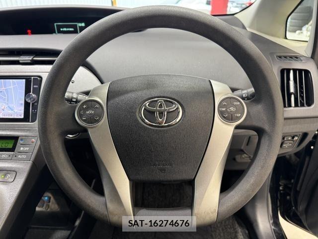 Toyota PRIUS 2013-10 7223673-14