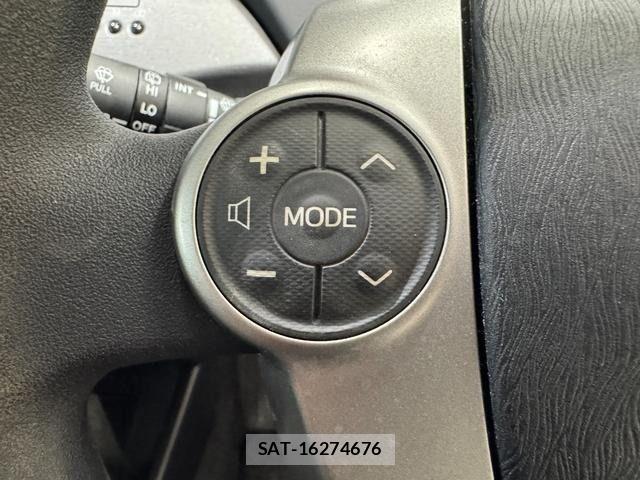 Toyota PRIUS 2013-10 7223673-15
