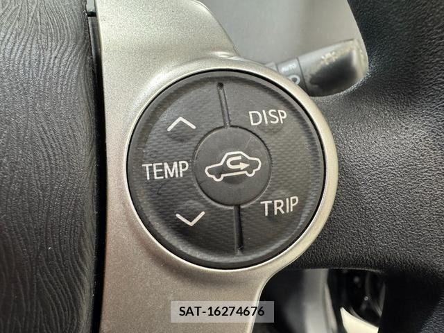 Toyota PRIUS 2013-10 7223673-16