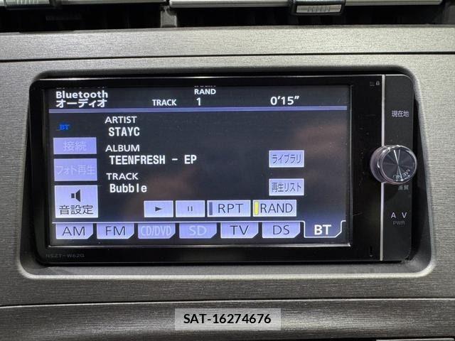 Toyota PRIUS 2013-10 7223673-19