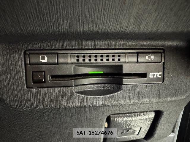 Toyota PRIUS 2013-10 7223673-22