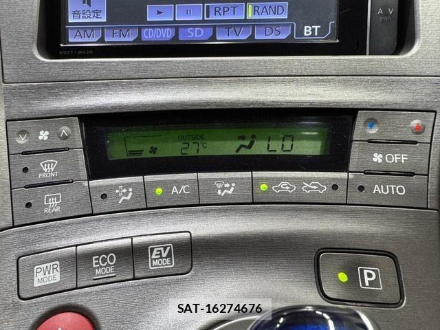 Toyota PRIUS 2013-10 7223673-23
