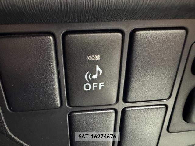 Toyota PRIUS 2013-10 7223673-25