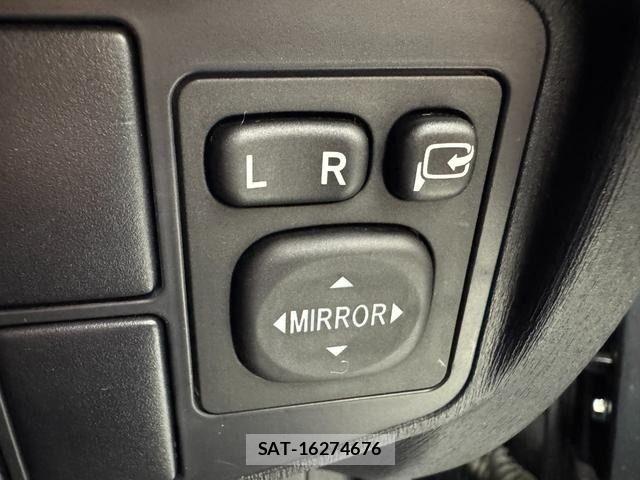 Toyota PRIUS 2013-10 7223673-26