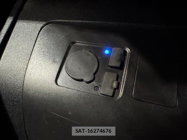 Toyota PRIUS 2013-10 7223673-27