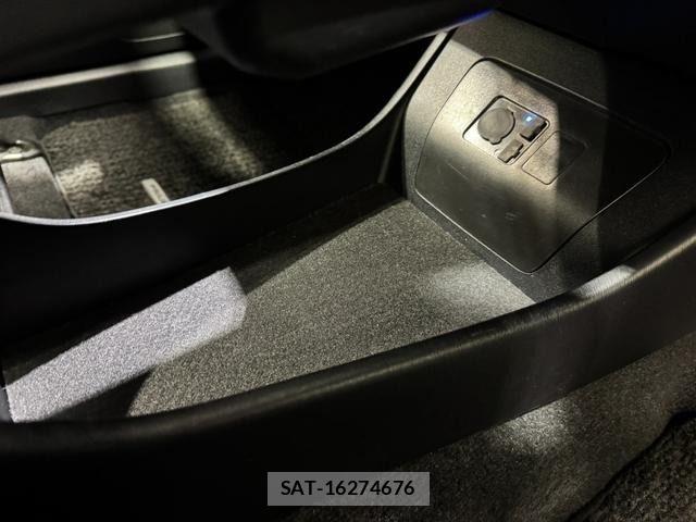 Toyota PRIUS 2013-10 7223673-28
