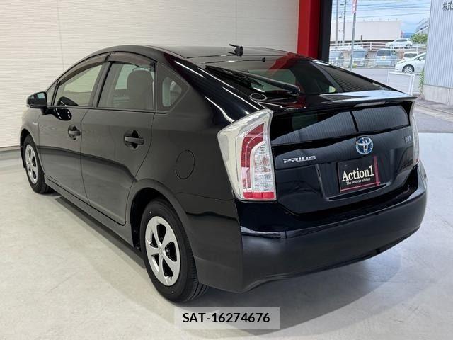 Toyota PRIUS 2013-10 7223673-3
