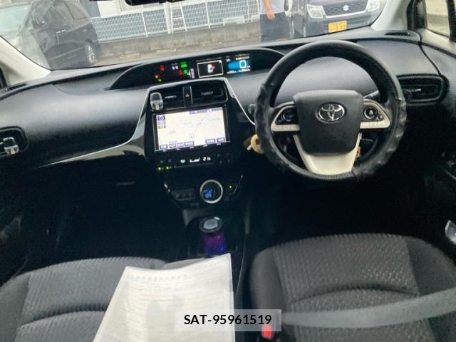 Toyota PRIUS 2018-01 7218164-12