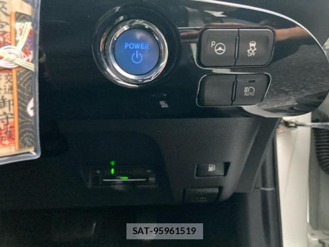 Toyota PRIUS 2018-01 7218164-14