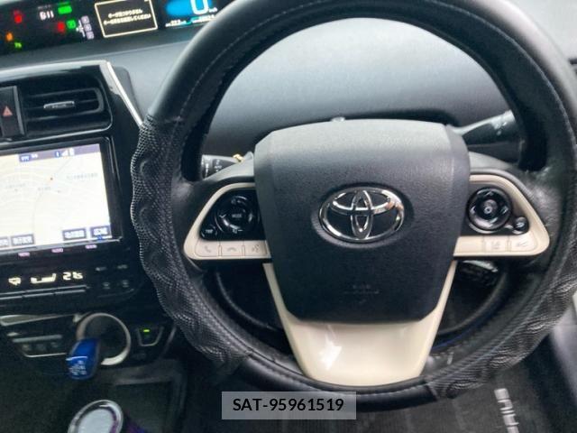 Toyota PRIUS 2018-01 7218164-15