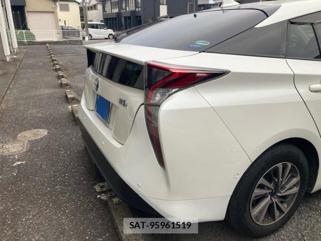 Toyota PRIUS 2018-01 7218164-2