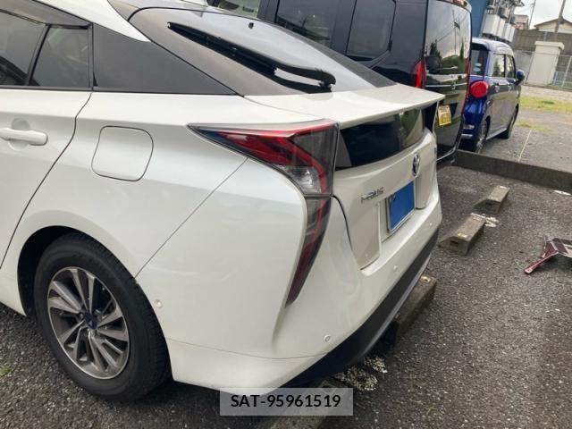 Toyota PRIUS 2018-01 7218164-3