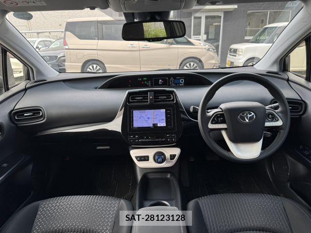 Toyota PRIUS 2017-07 7223730-12