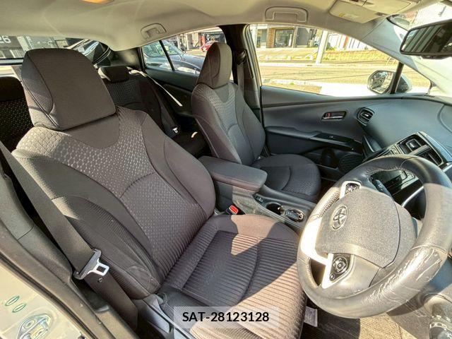Toyota PRIUS 2017-07 7223730-18