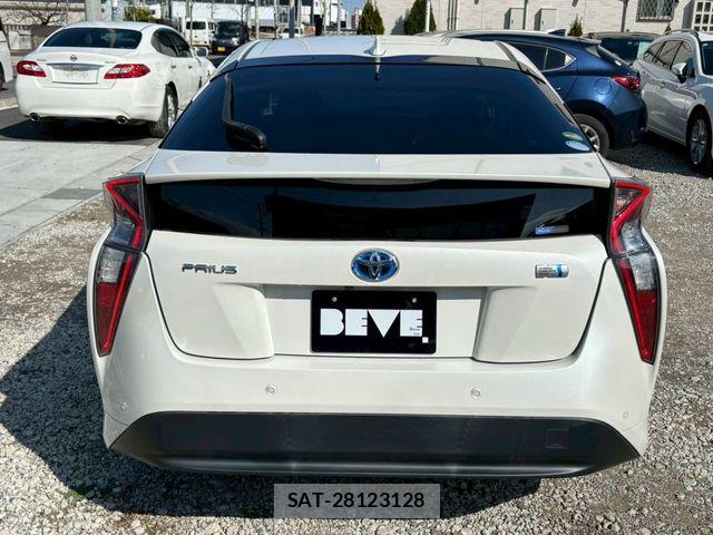 Toyota PRIUS 2017-07 7223730-2