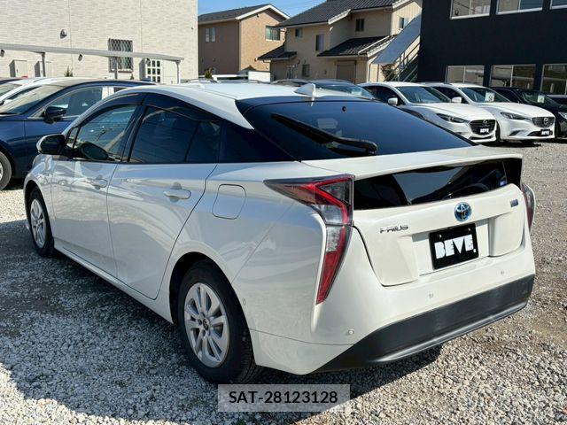 Toyota PRIUS 2017-07 7223730-6