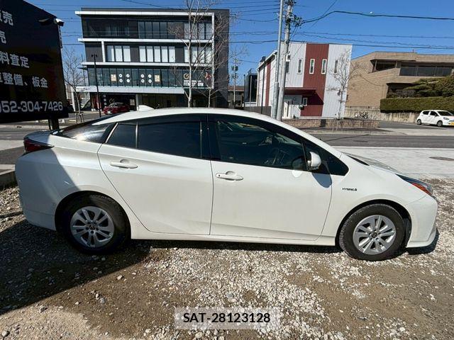 Toyota PRIUS 2017-07 7223730-8