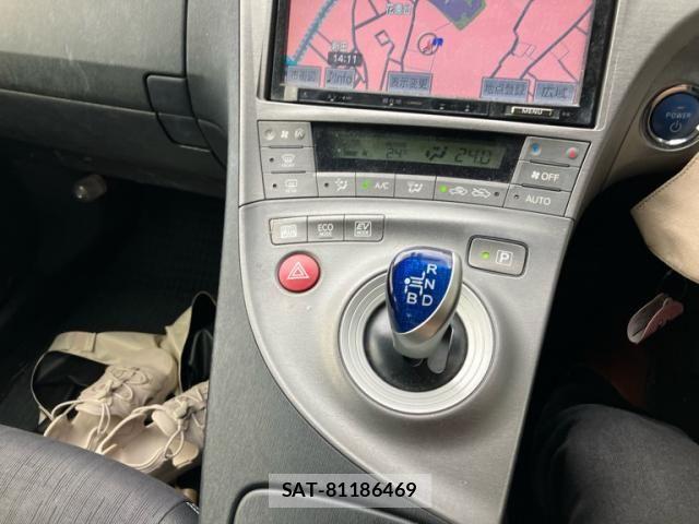 Toyota PRIUS 2013-10 7218375-12
