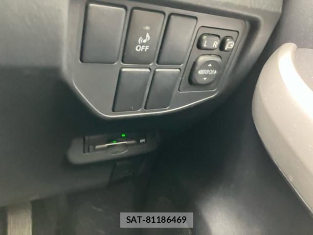 Toyota PRIUS 2013-10 7218375-13