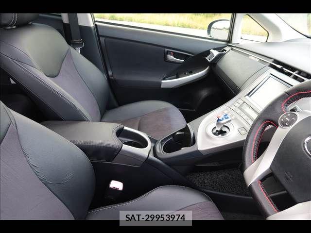 Toyota PRIUS 2013-02 7223656-11