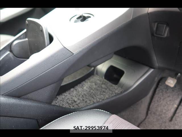 Toyota PRIUS 2013-02 7223656-29