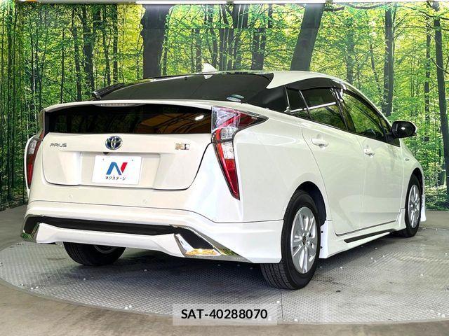 Toyota PRIUS 2017-04 7223717-16