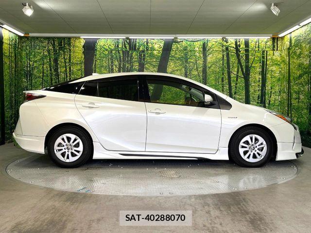 Toyota PRIUS 2017-04 7223717-18