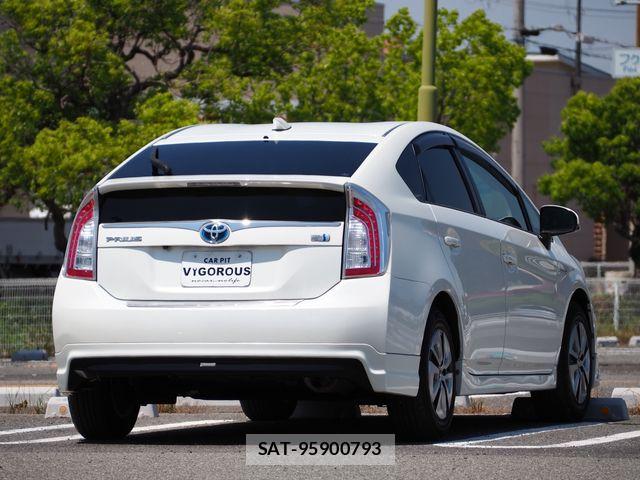 Toyota PRIUS 2014-03 7223674-12
