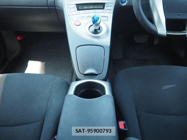 Toyota PRIUS 2014-03 7223674-17