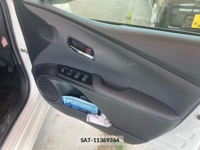 Toyota PRIUS 2015-12 7216493-12